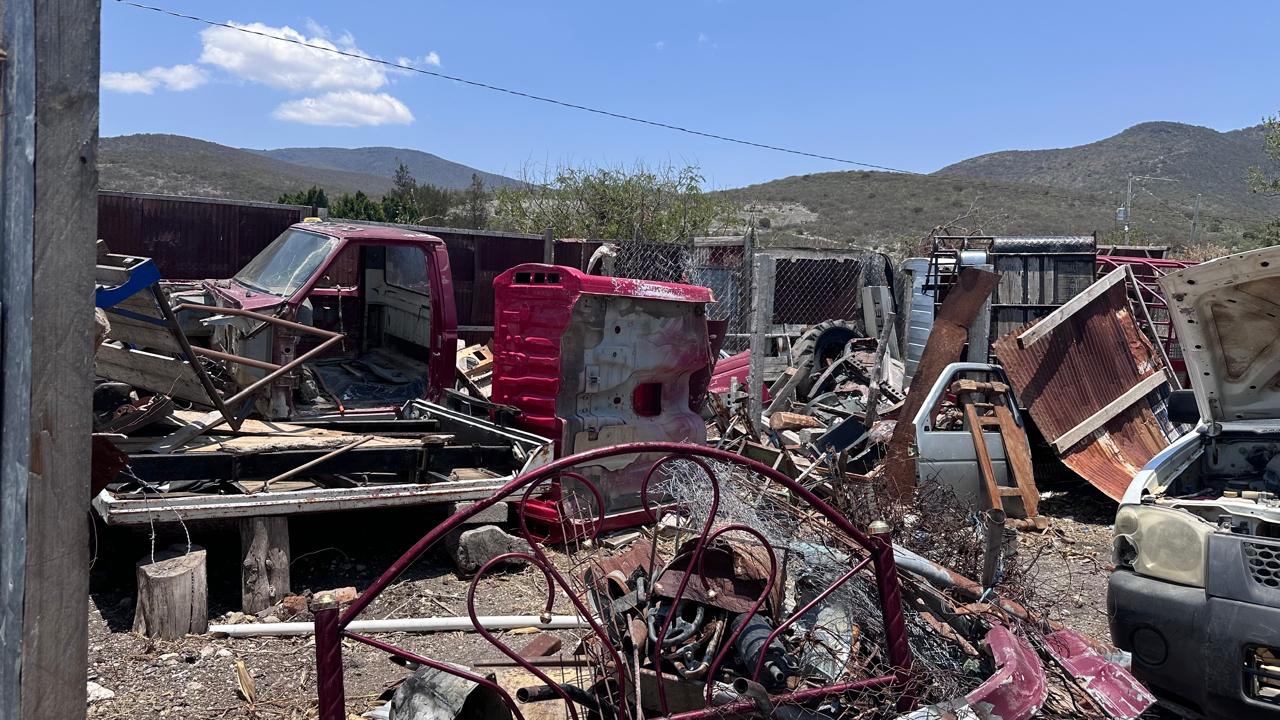 Fiscalía de Oaxaca realiza cateo en Miahuatlán; asegura 3 vehículos