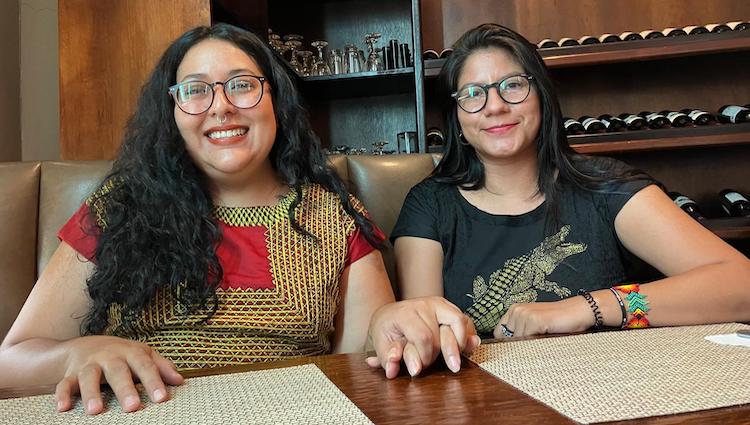 “Resistimos para lograr una sociedad incluyente”: Natalia y Zharelly, muxes nguiu’
