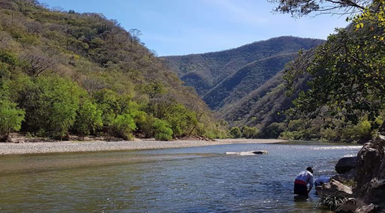 Conceden a indígena mixteca amparo que ordena rescate del río Mixteco, moribundo por la contaminación