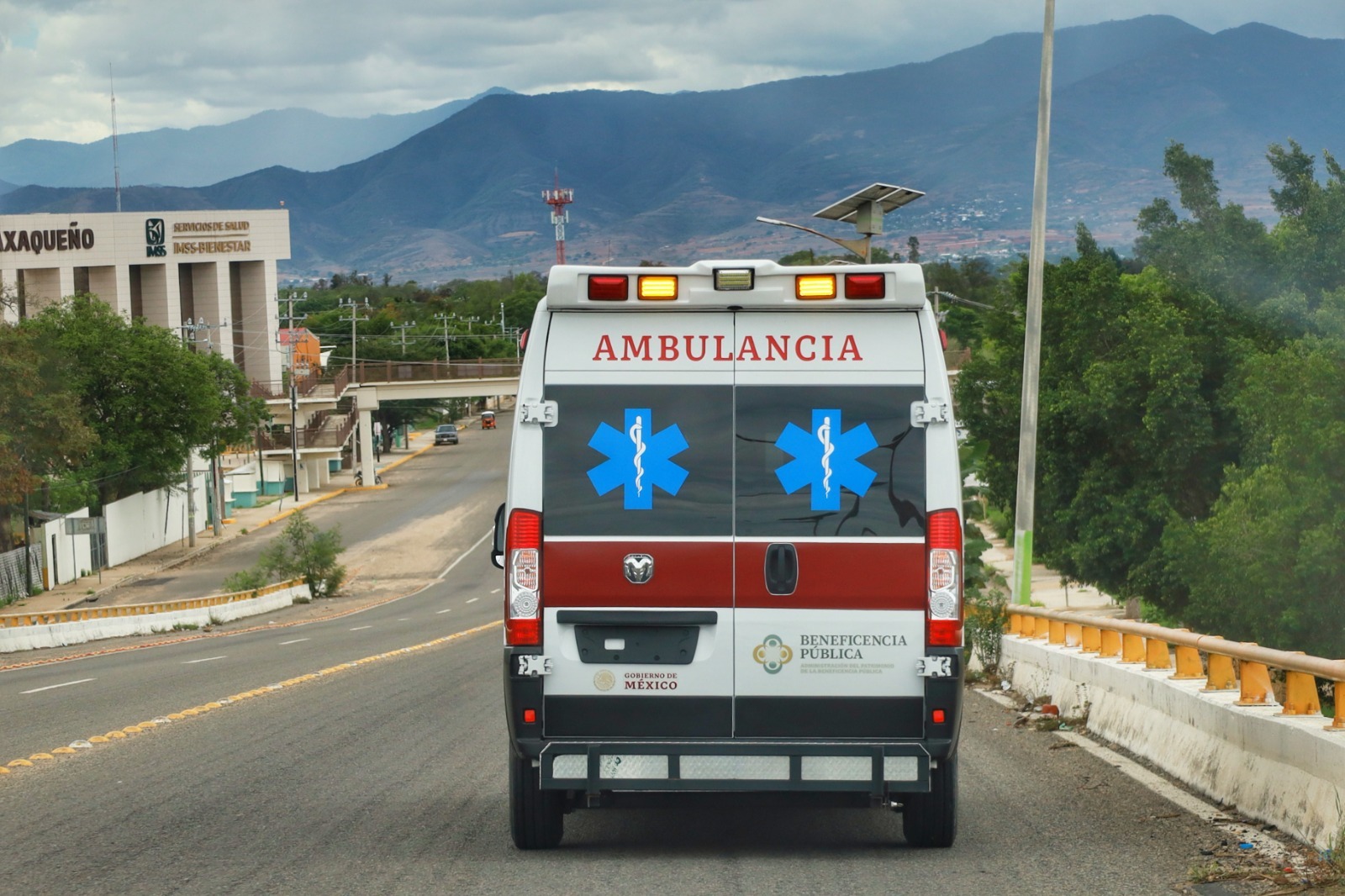 Trasladan a 42 pacientes del Hospital de la Niñez a otros nosocomios tras inundación