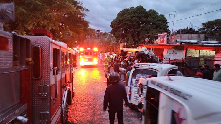 Atiendió Bomberos incidente vial en Agencia Donají, Oaxaca de Juárez