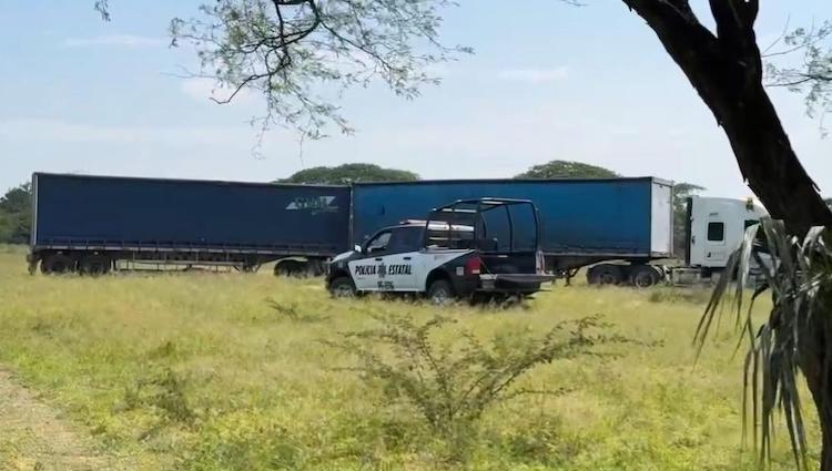 Investiga Fiscalía sobre cuerpos encontrados encerrados en una camioneta, en el Istmo