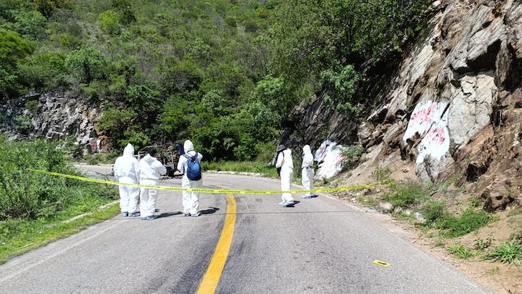 Mientras Salomón Jara promueve la Guelaguetza, en Oaxaca ejecutan a 12 personas