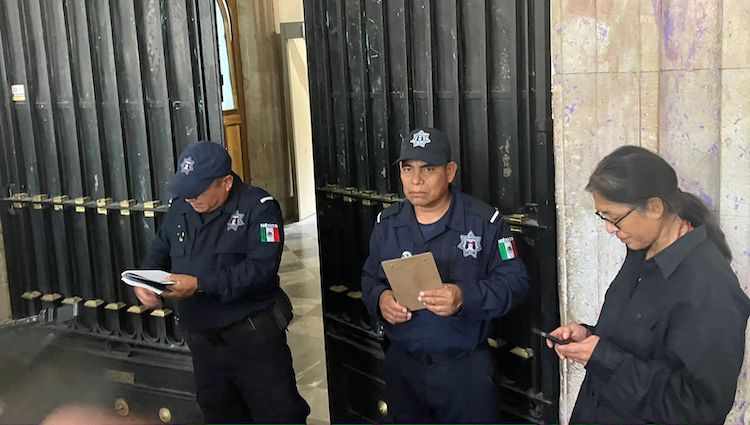 Niegan acceso a palacio de gobierno a la actriz Ángeles Cruz