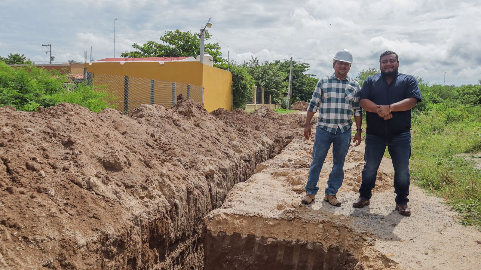GOBIERNO DE JUCHITÁN REALIZA OBRA DE DRENAJE SANITARIO EN LA COLONIA EL ÁNGEL