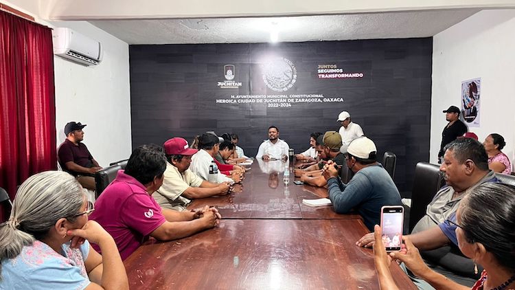 Ayuntamiento y vecinos de la Novena Sección acuerdan trabajar juntos para solucionar el drenaje colapsado