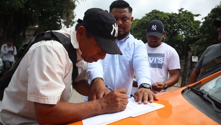 MIGUEL QUETU ENTREGA CAMIONETA A SANTA MARÍA DEL MAR PARA AGILIZAR GESTIONES Y ATENDER EMERGENCIAS