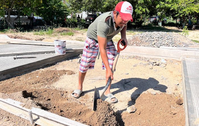 GOBIERNO DE JUCHITÁN PAVIMENTA CALLE TONA TAATI’ EN COLONIA 5 DE SEPTIEMBRE