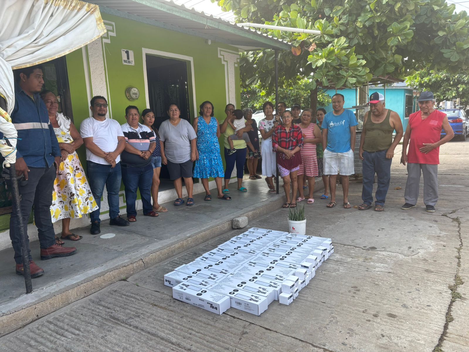 GOBIERNO DE JUCHITÁN MEJORA ALUMBRADO PÚBLICO EN INFONAVIT ZAPANDÚ