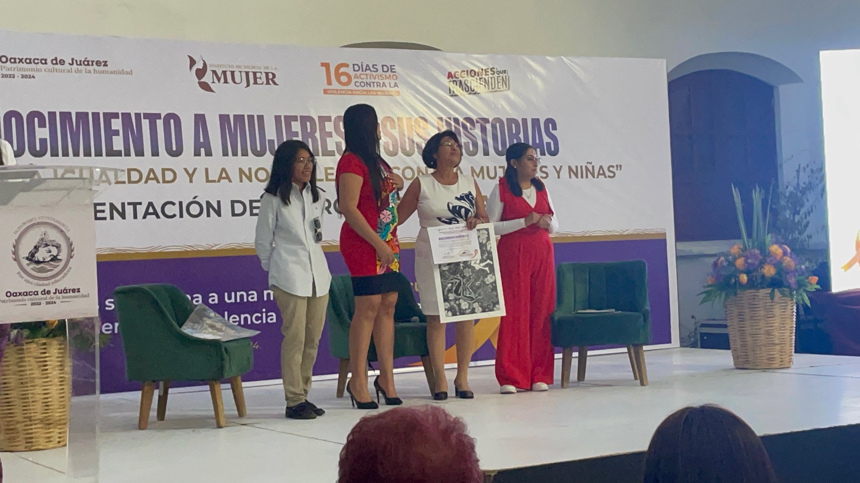 Recibe abogada oaxaqueña Olga Pedro Nicolás reconocimiento “Mujeres y sus Historias”, por su defensa y lucha a favor de los DH