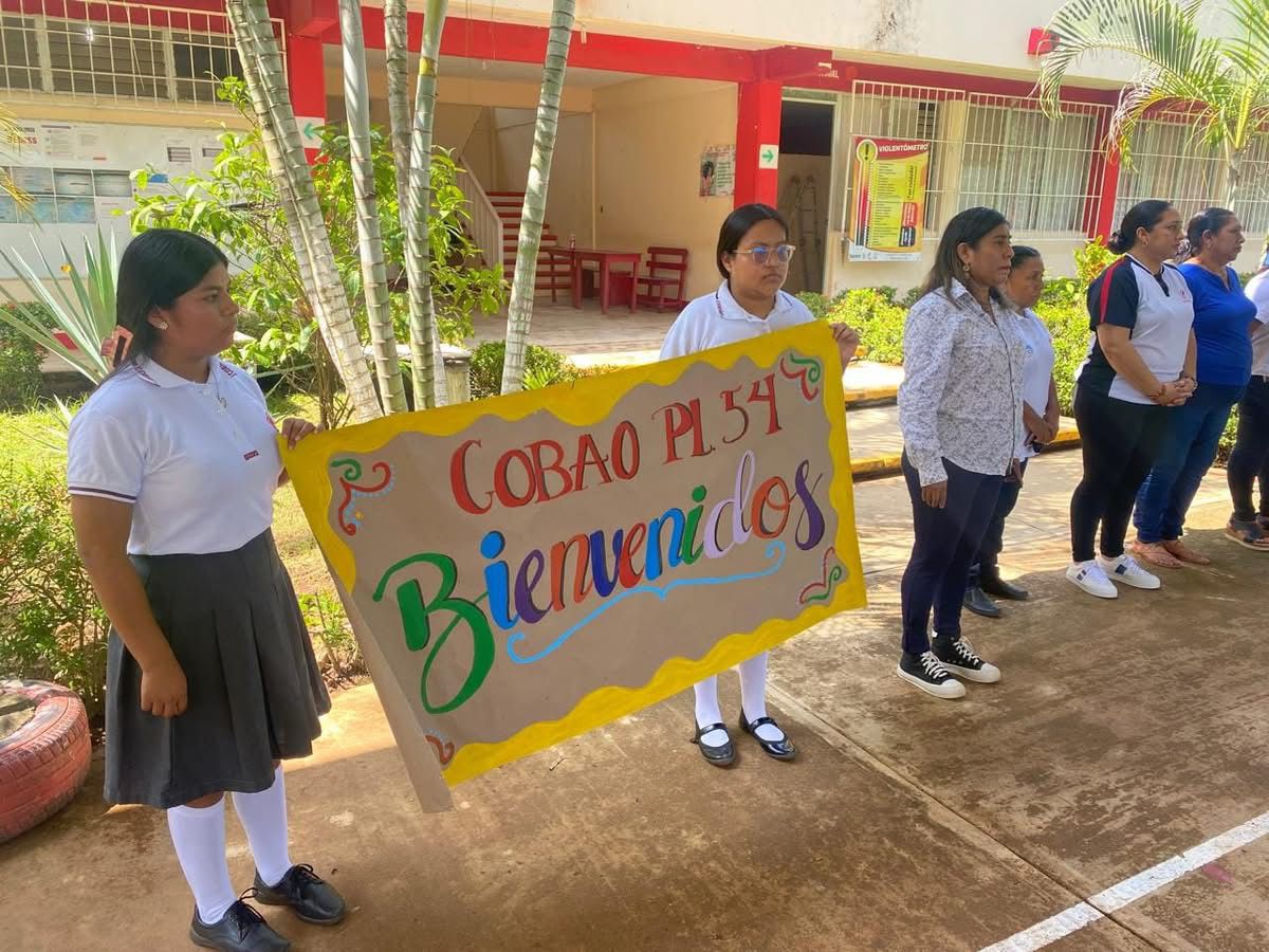 Impiden clases a 14 estudiantes de Bachilleres en Oaxaca, porque sus padres incumplieron con el Tequio