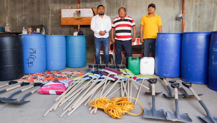 Ayuntamiento juchiteco entrega herramientas a sindicato de trabajadores municipales «Víctor Yodo»