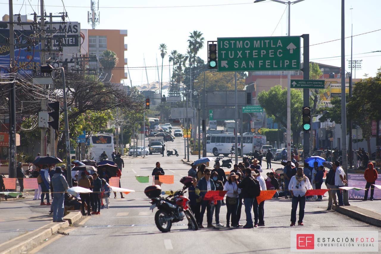 Ayuden a NO bloquear y hacer de Oaxaca un lugar donde el turismo, visitantes y familias, puedan caminar: Gobernador a trabajadores de Salud