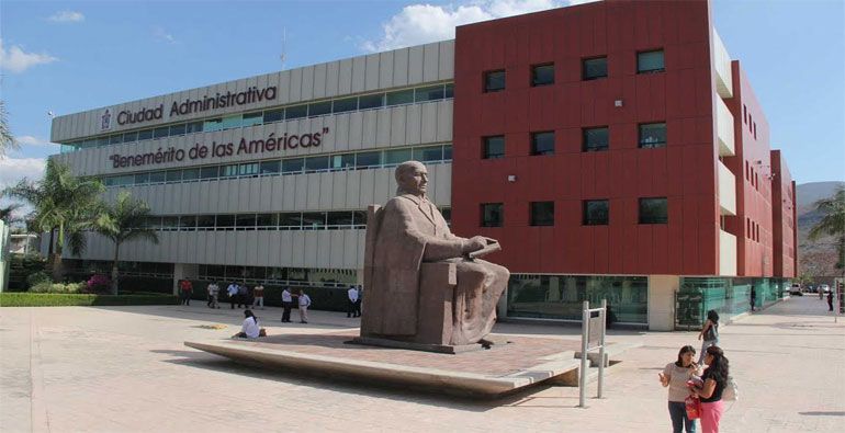 Por aprobar decreto de despido masivo, burócratas “sabotean” posada decembrina a diputados de Oaxaca