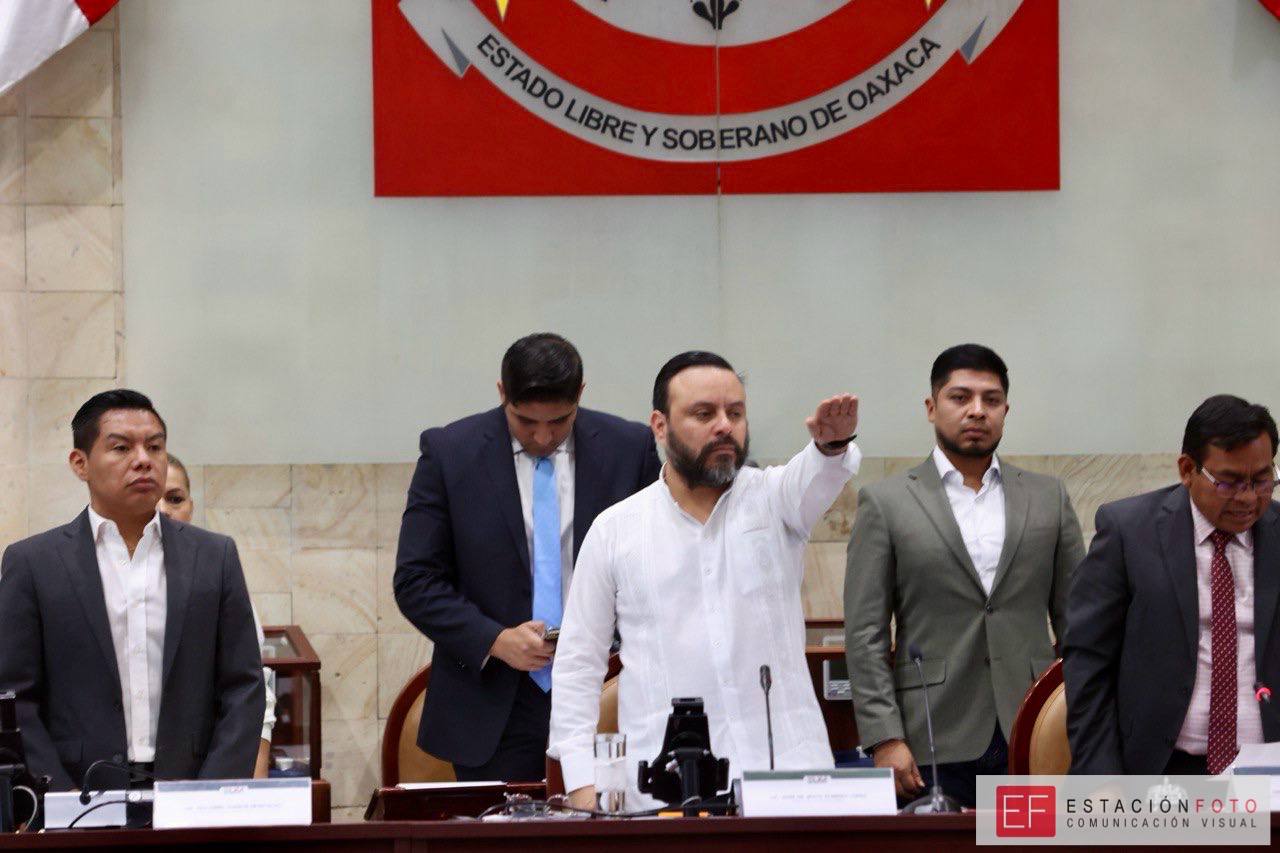 Entre adulaciones, compareció Jesús Romero López, titular de la Sego