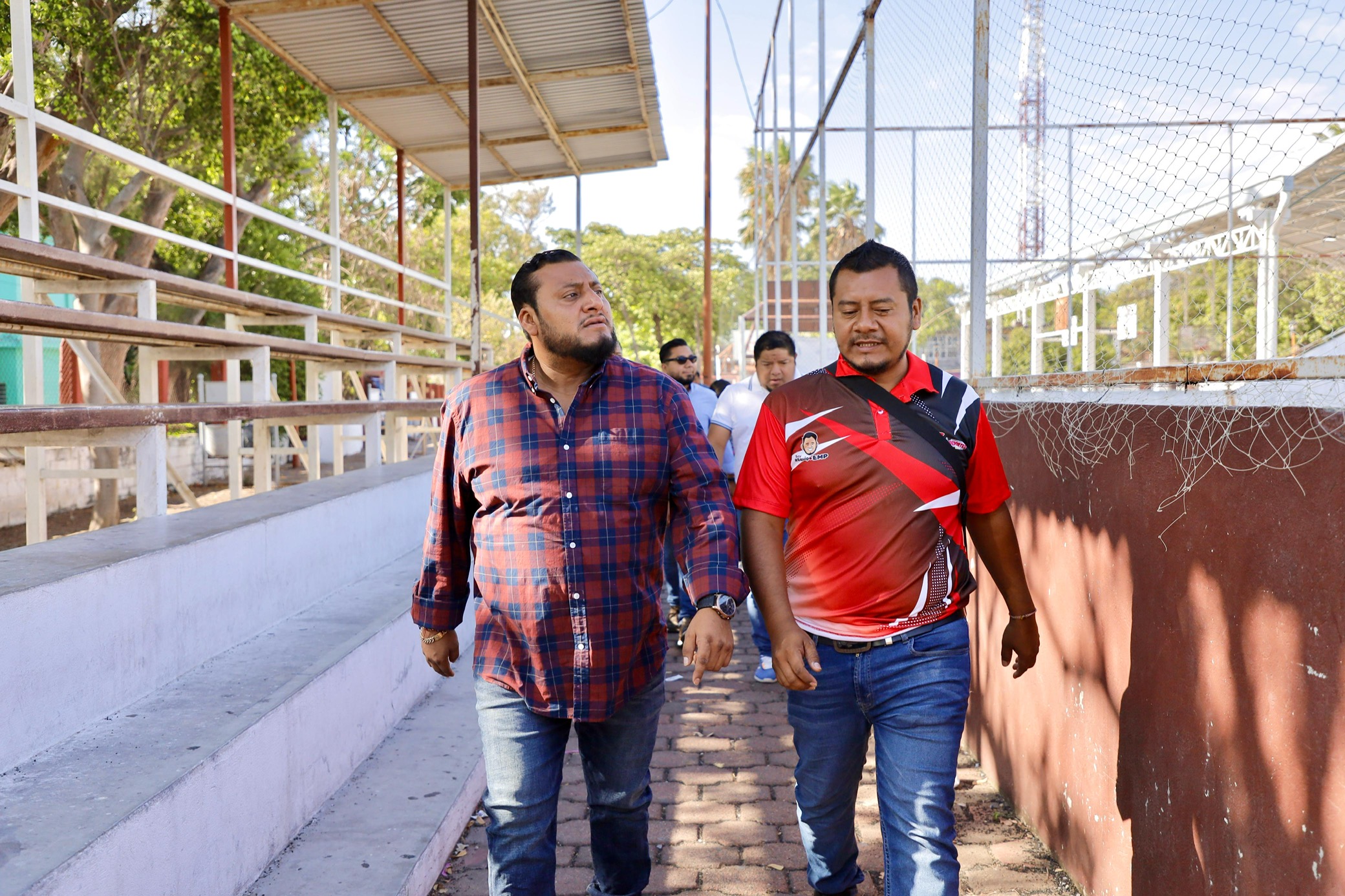 MIGUEL QUETU SUPERVISA AVANCES DE LA REHABILITACIÓN EN EL DEPORTIVO “CHE GÓMEZ”