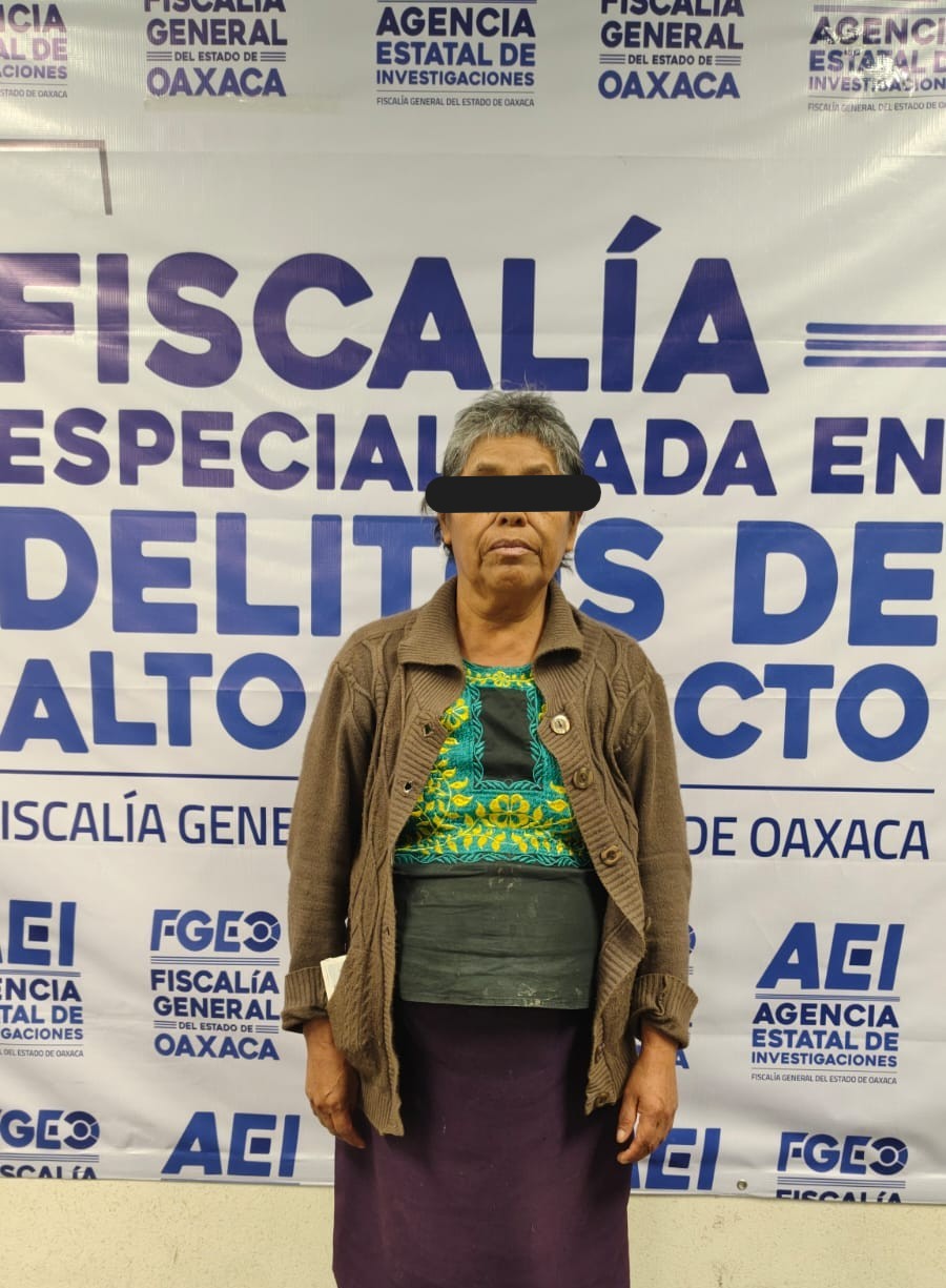 Fiscalía de Oaxaca ejecuta cateo contra narcomenudeo en Tlacolula de Matamoros; detienen a una mujer y aseguran dosis de drogas