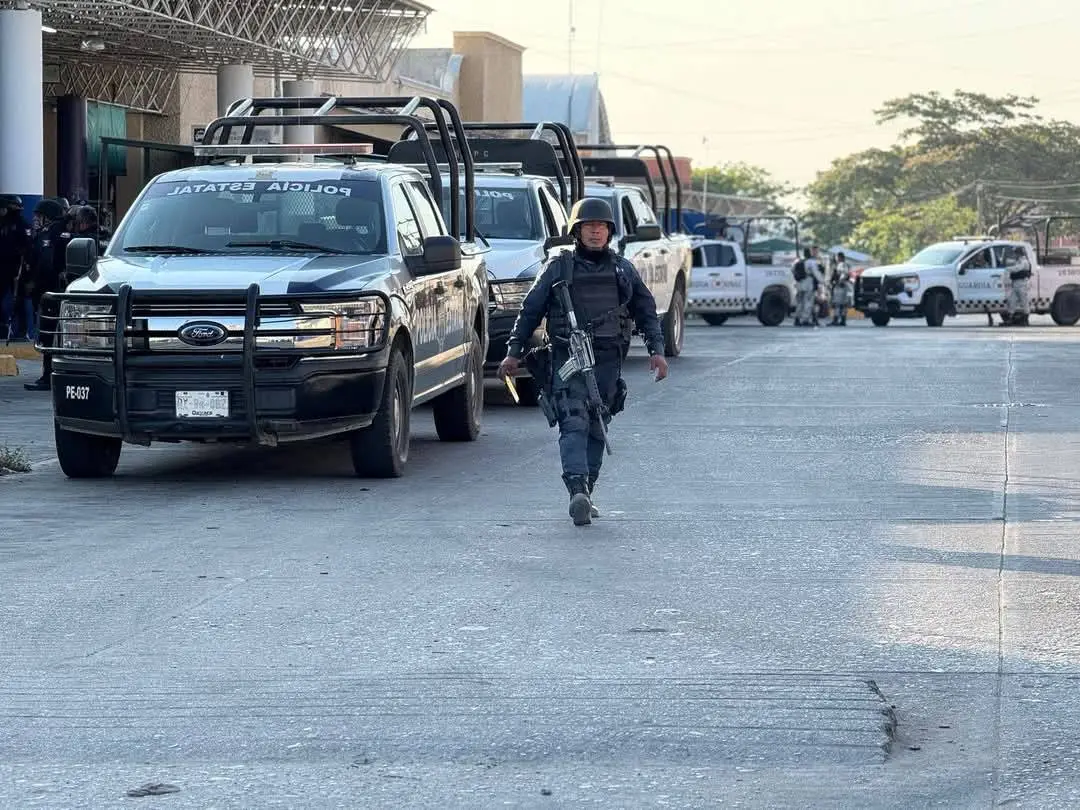 Fiscalía de Oaxaca investiga hechos ocurridos en central camionera de Pinotepa Nacional, en los que agredieron a Secretaría de Marina y Policía Municipal