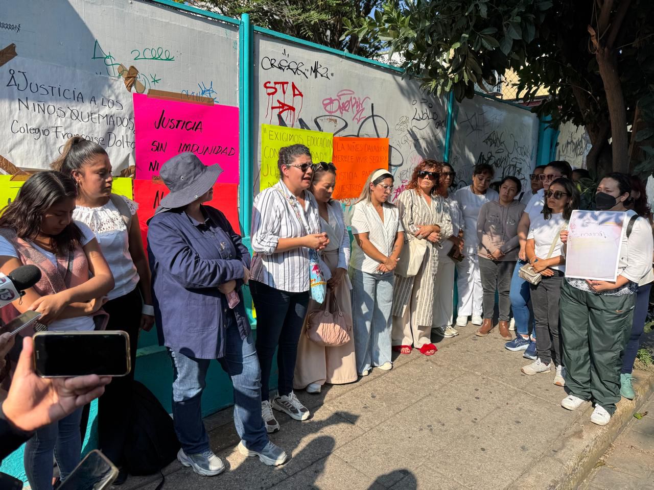 Fue negligencia y no un accidente, la quemadura de sus hijas en campamento escolar en Oaxaca: madres