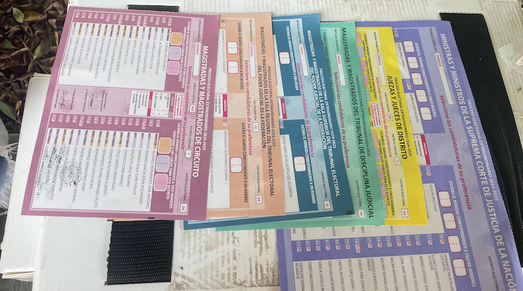 Robo de casi 2 mil boletas, uso de acordeones e incidencias menores así la elección judicial en Oaxaca