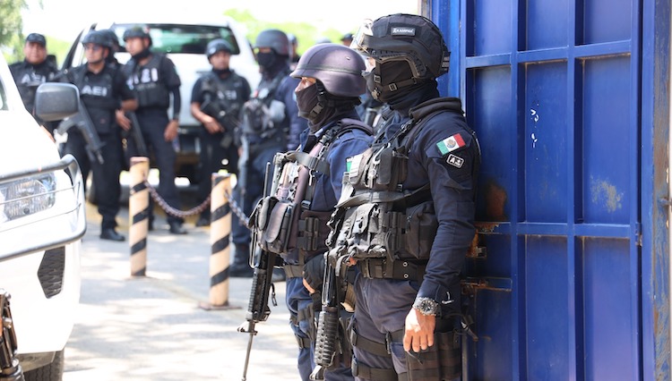 En Operación Sable, Sedena, Marina, FEGO, GN y SSP toman control de Policía Municipal y C2 en Juchitán; detienen a seis