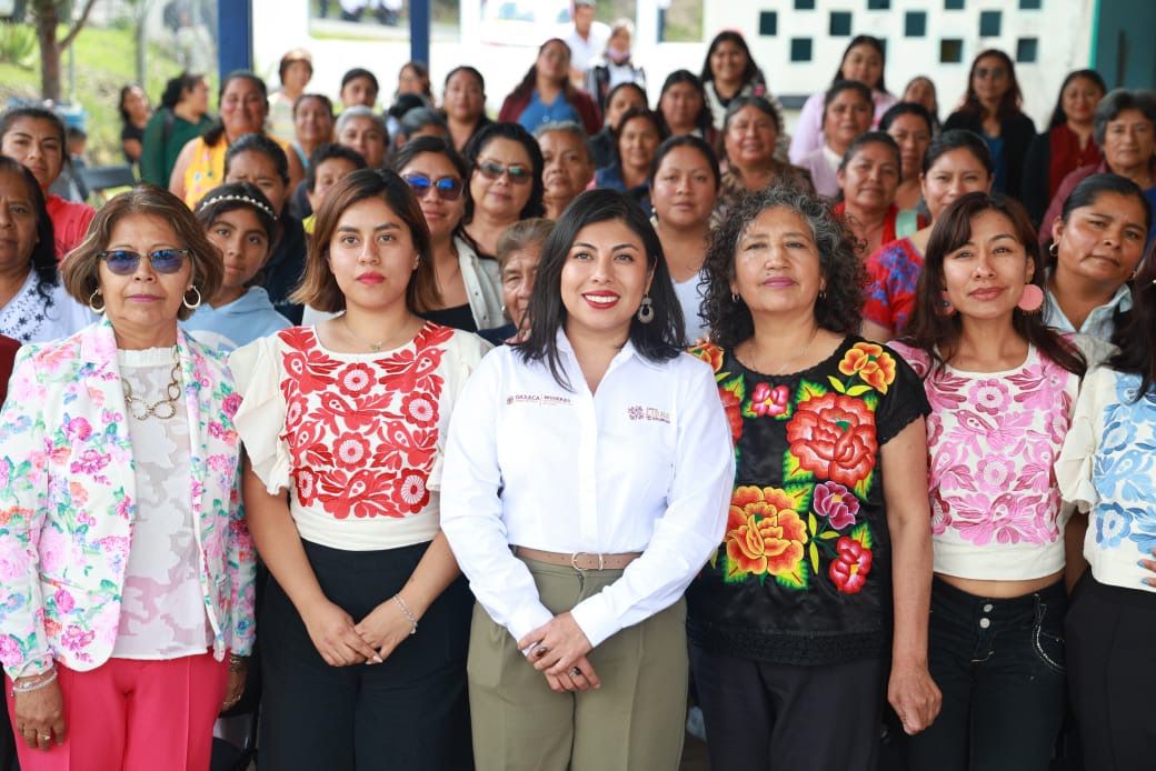 Oaxaca fortalece redes de apoyo para mujeres en la región Mixteca