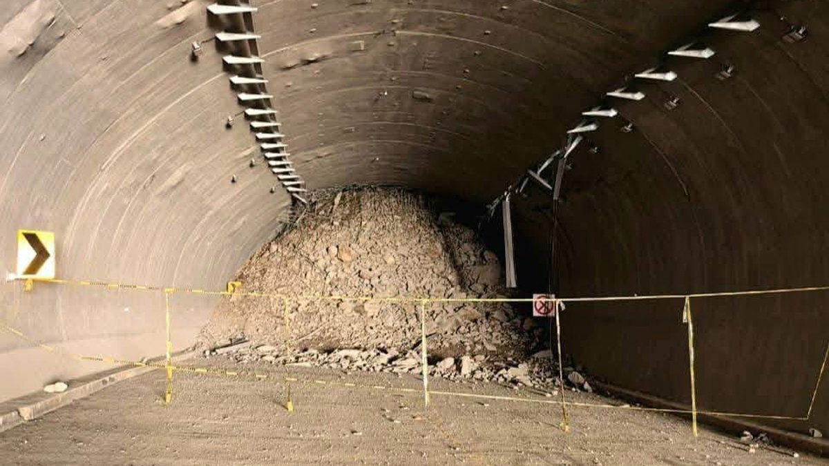 Autopista Mitla–Tehuantepec de 45 mil mdp continúa cerrada por derrumbes