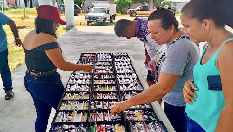 Fundación Nino realiza exámenes de la vista en colonias de Salina Cruz
