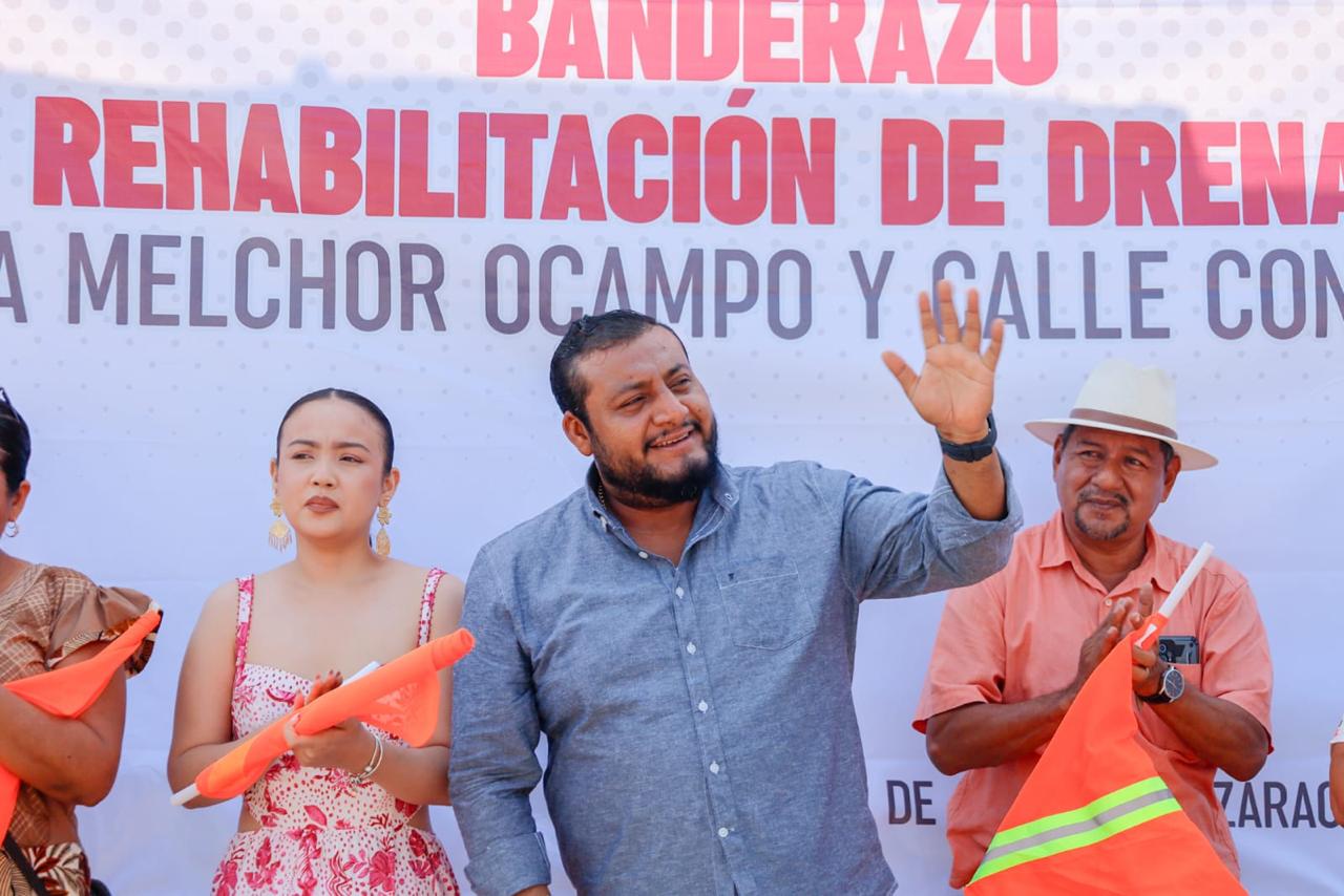 Miguel Sánchez da respuesta a familias afectadas por drenaje colapsado en la Séptima Sección