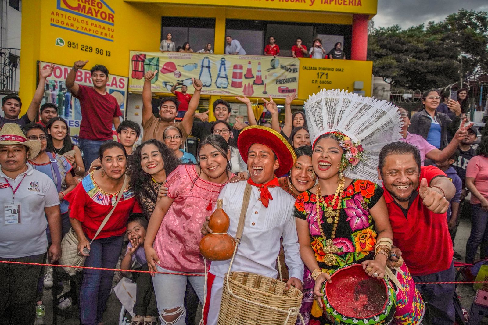 CON LA GRANDEZA DE SU HISTORIA, JUCHITÁN ABRAZA EL CORAZÓN DE OAXACA EN EL SEGUNDO DESFILE RUMBO A LA GUELAGUETZA 2025