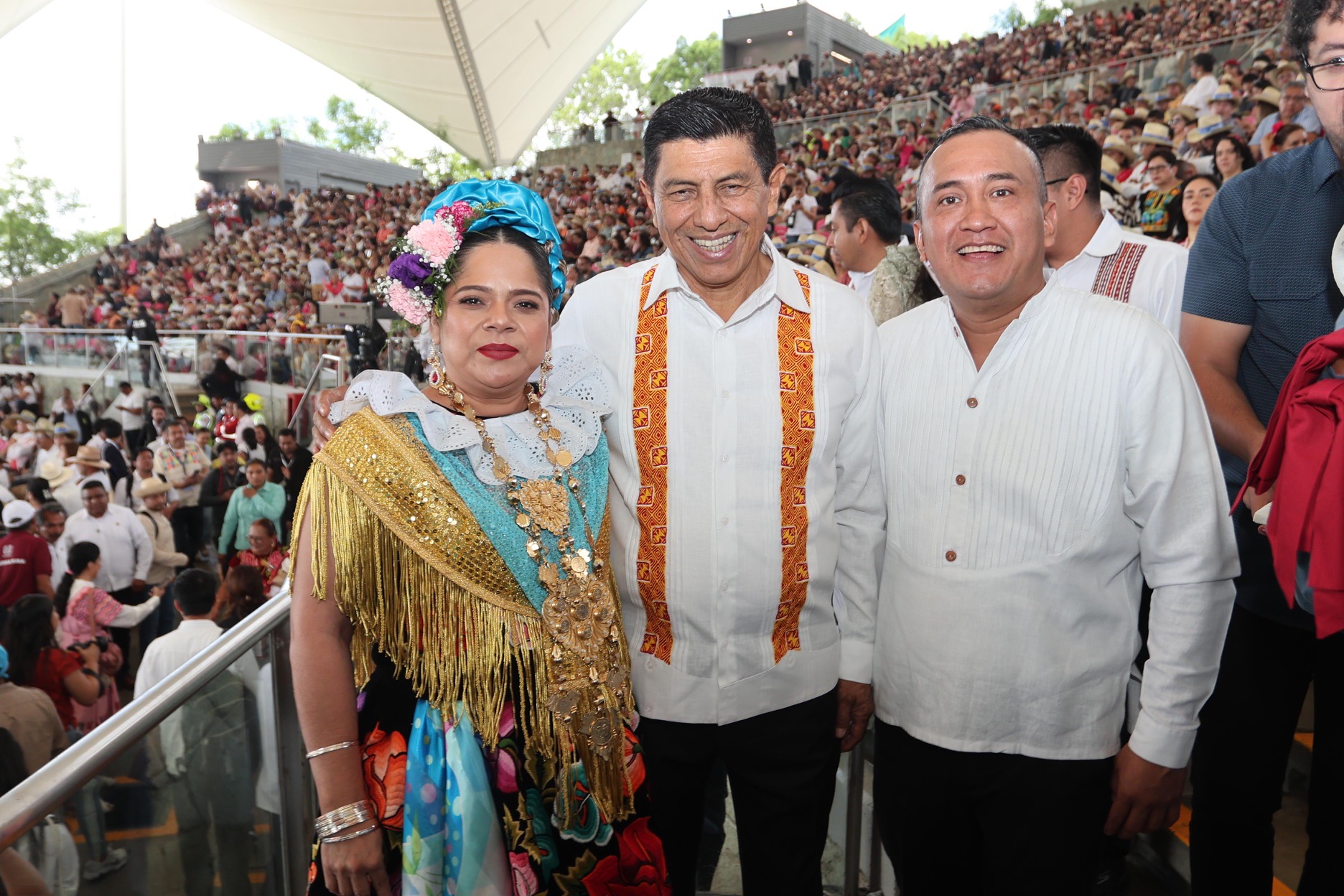 iiiViva San Blas Atempa!!!”, grita con el corazón el senador Nino Morales en la Guelaguetza