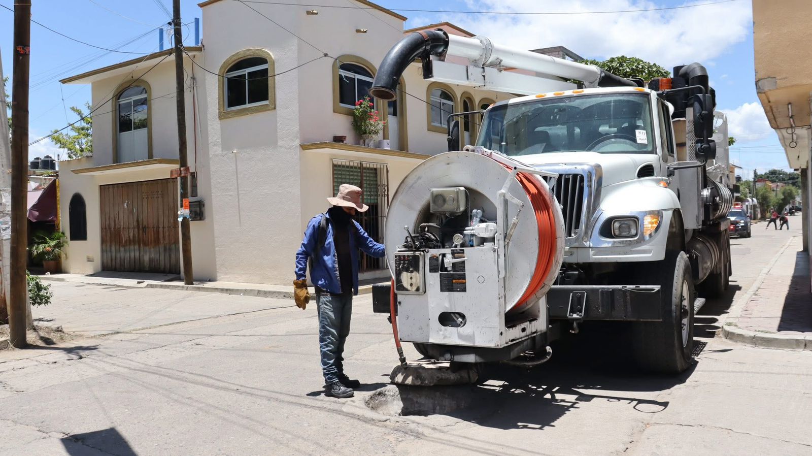 Desazolve con equipo especializado Vactor, en Santa Lucía del Camino