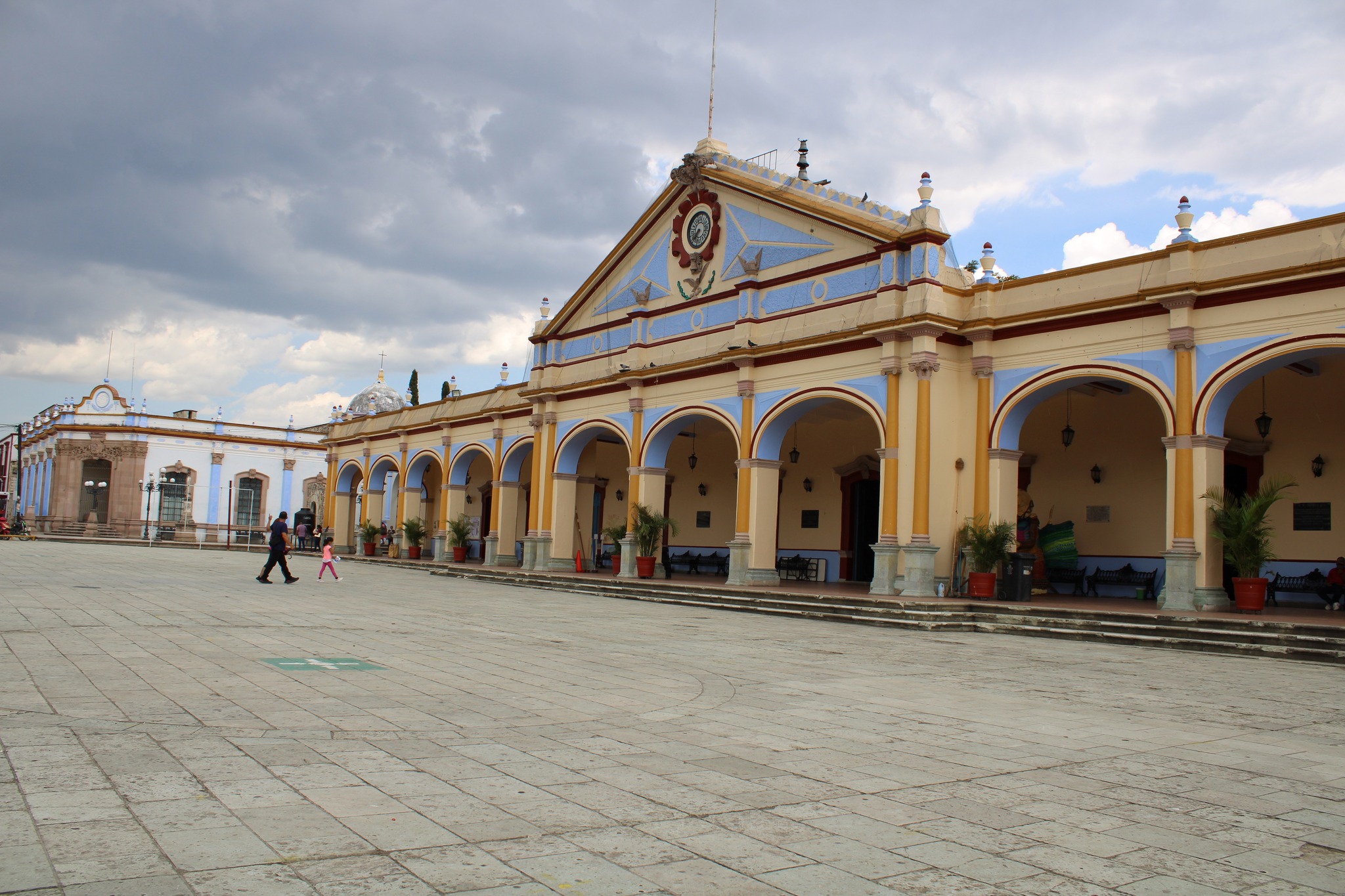 Hijo de exedil de Ocotlán, Oaxaca es sentenciado a 5 años de cárcel por violencia familiar, pero está libre
