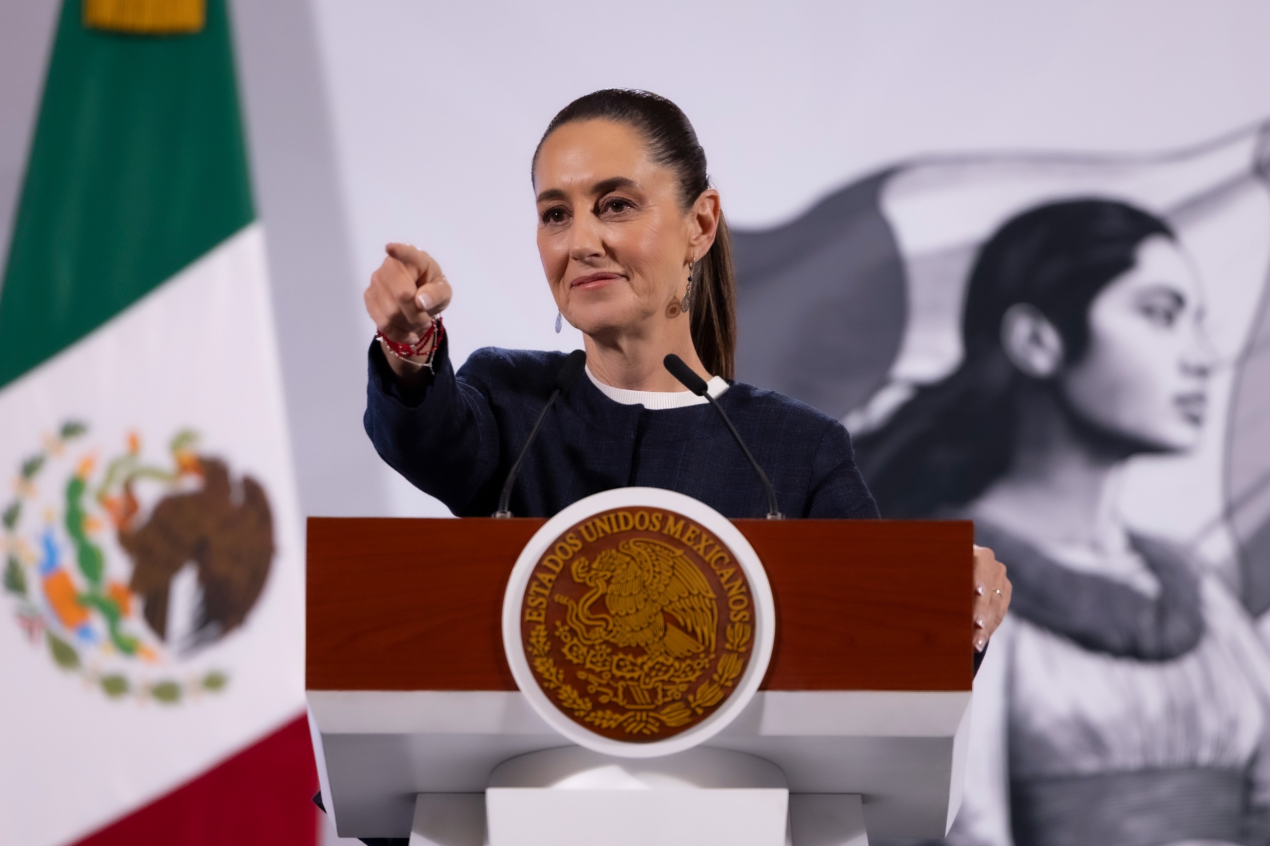Presidencia busca resarcimiento de Adidas por apropiación cultural por plagio de huaraches de Oaxaca