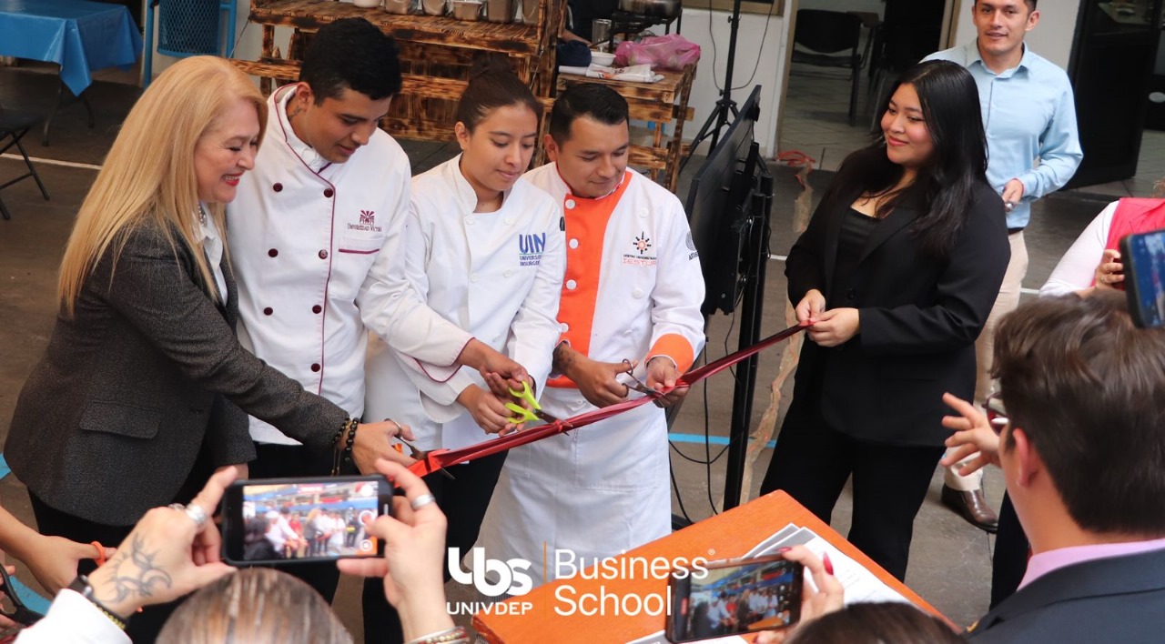 Talento universitario brilla en Encuentro Escolar Gastronómico Oriental