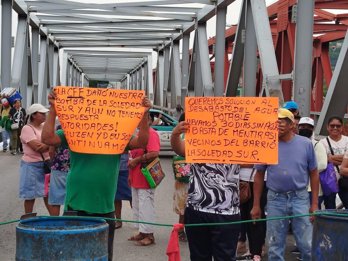 Por falta de agua durante 30 días bloquean carretera en Oaxaca