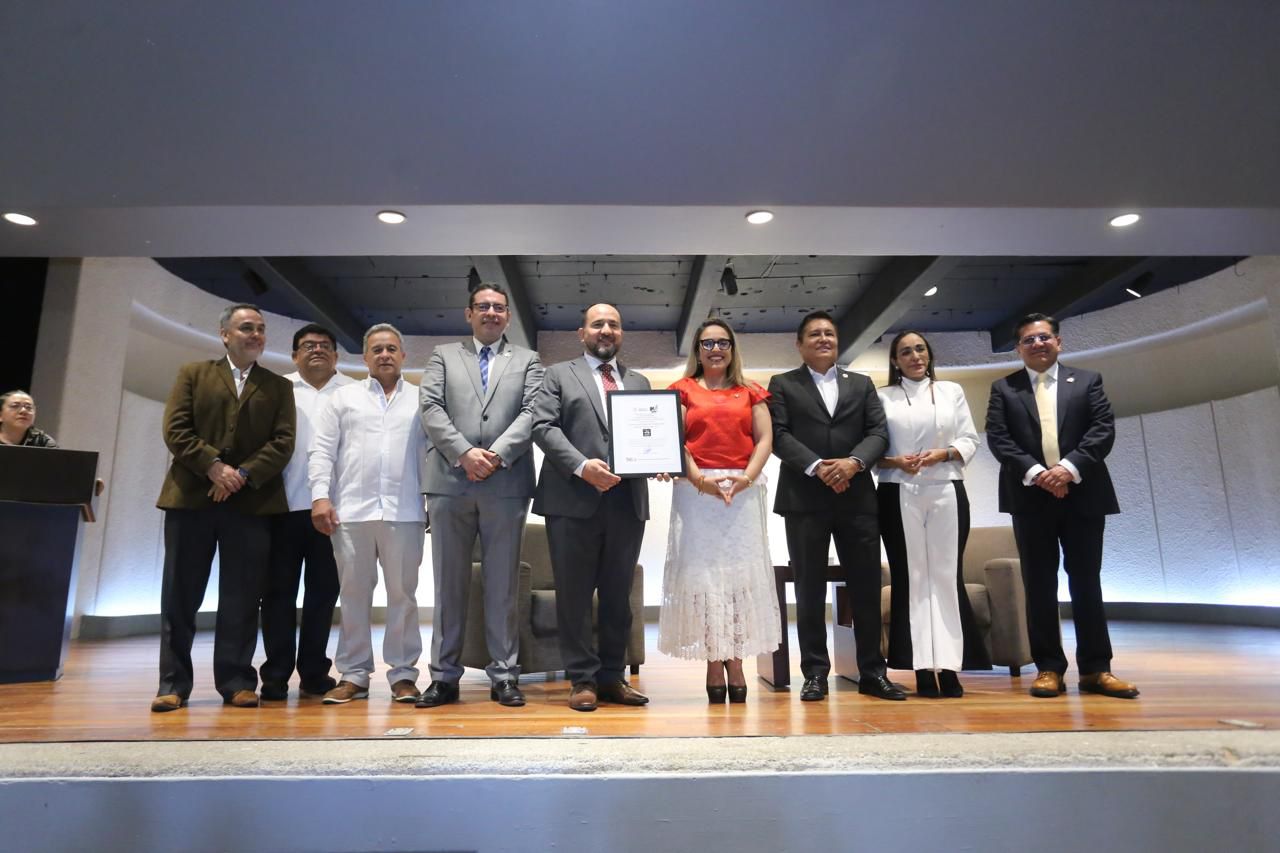 Recibe Colegio Nacional de Correduría Pública distintivo Hecho en México,  por parte de la Secretaría de Economía