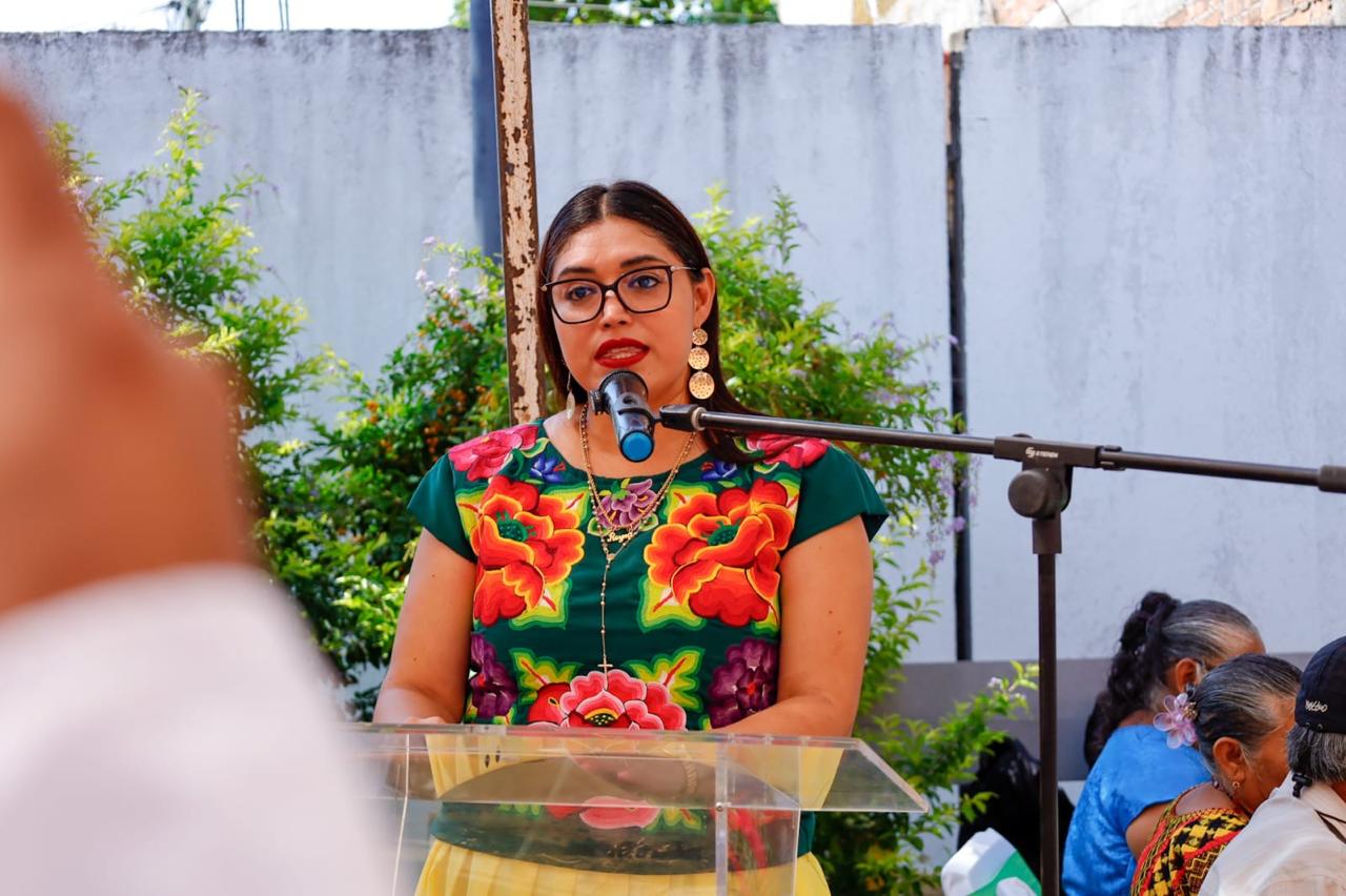 DIF JUCHITAN HONRA A LAS Y LOS ABUELOS EN SU DIA CON EMOTIVA FESTIVIDAD