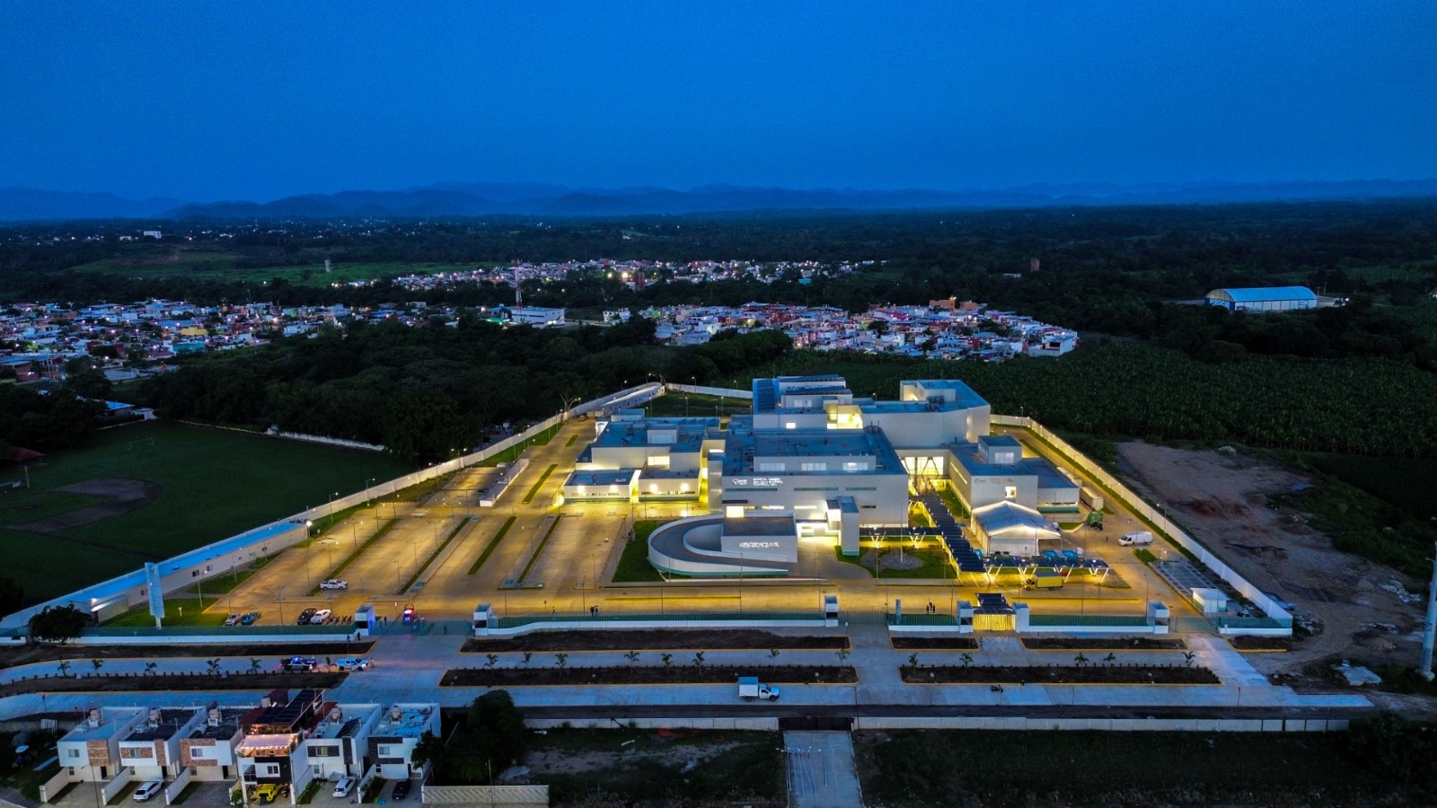 Jara-Sheinbaum inauguran Hospital de Tuxtepec, construido con recursos del avión presidencial