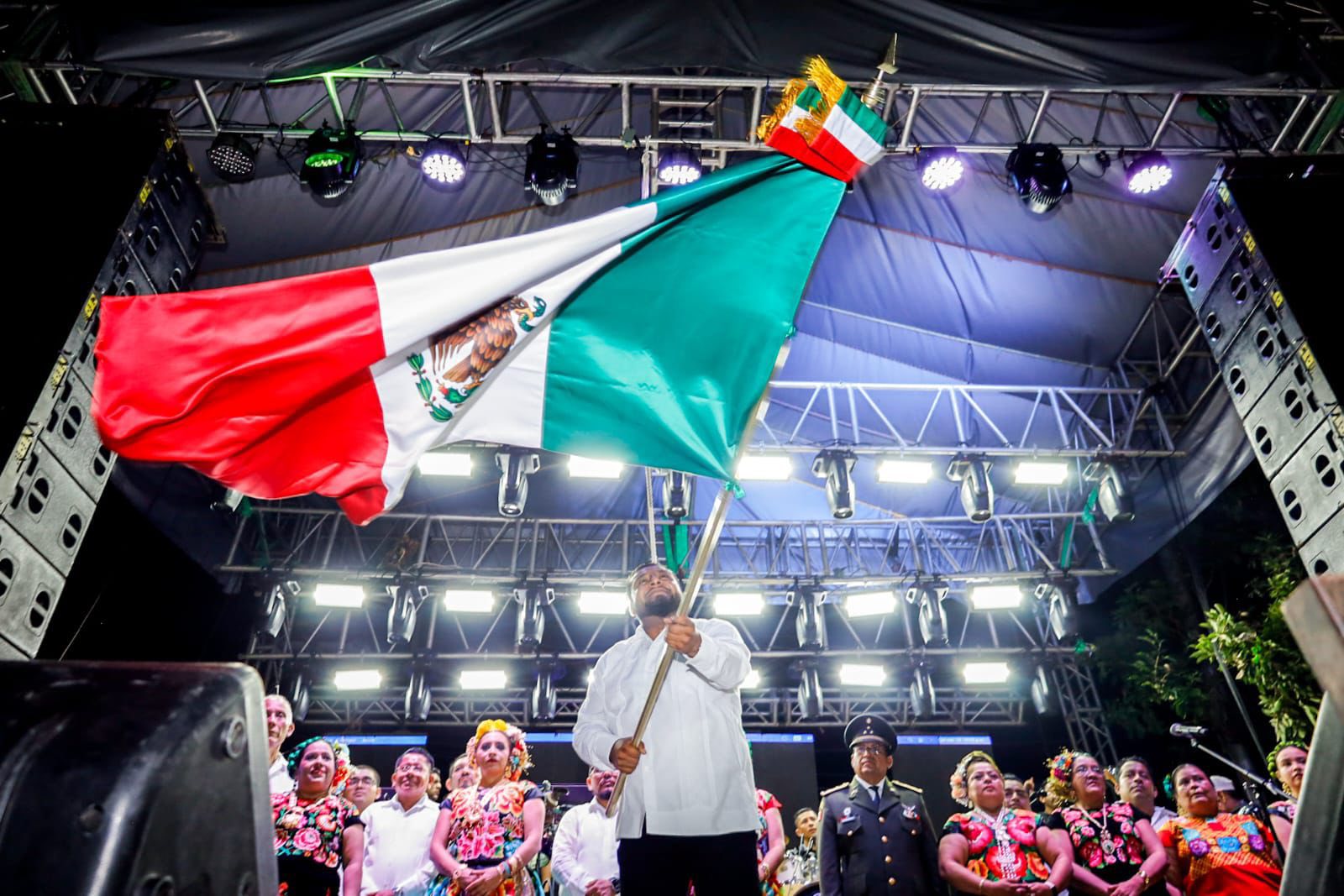 Con Grito de Independencia y desfile cívico, Juchitán celebra el 215 aniversario del inicio de la Independencia de México
