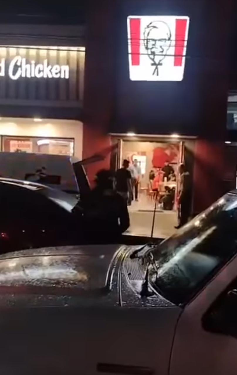 Asesinan al Director de Policía de Cosolapa, Oaxaca, en un restaurante de comida rápida de Veracruz
