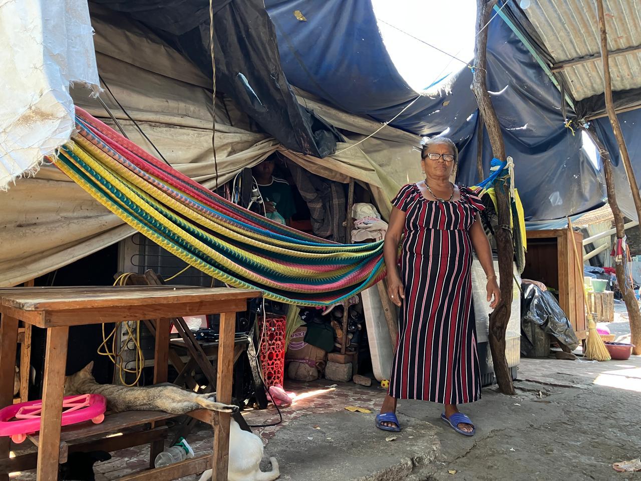 8 años del sismo de 8.2 en Oaxaca, Reyna de la Cruz sigue viviendo debajo de lonas: “No recibimos un solo centavo del Programa de Reconstrucción”