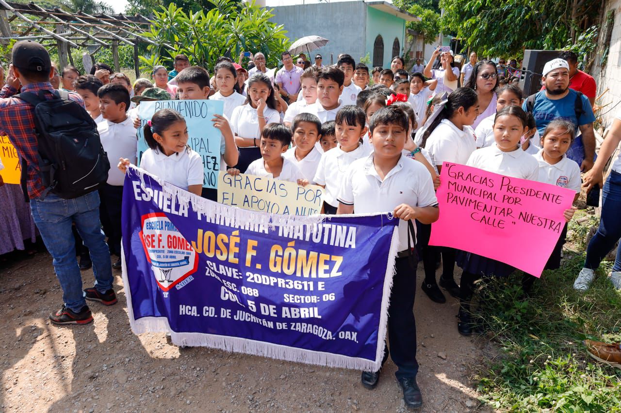 ARRANCA MIGUEL QUETU OBRA DE PAVIMENTACIÓN QUE DARÁ A NIÑAS Y NIÑOS DE LA COLONIA 5 DE ABRIL, UN CAMINO DIGNO HACIA LA ESCUELA