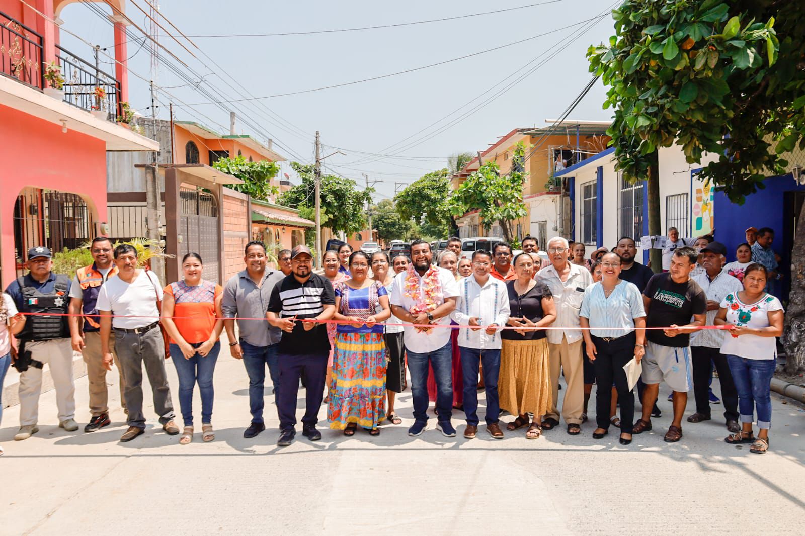 VECINOS DE LA SEGUNDA SECCIÓN CELEBRAN LA ENTREGA DEL NUEVO DRENAJE EN LA AVENIDA ÁLVARO OBREGÓN