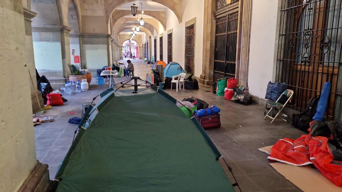 Piden a Sección 22 replegar plantón en Palacio de Gobierno por Día de Muertos; 15 de enero de les pagará