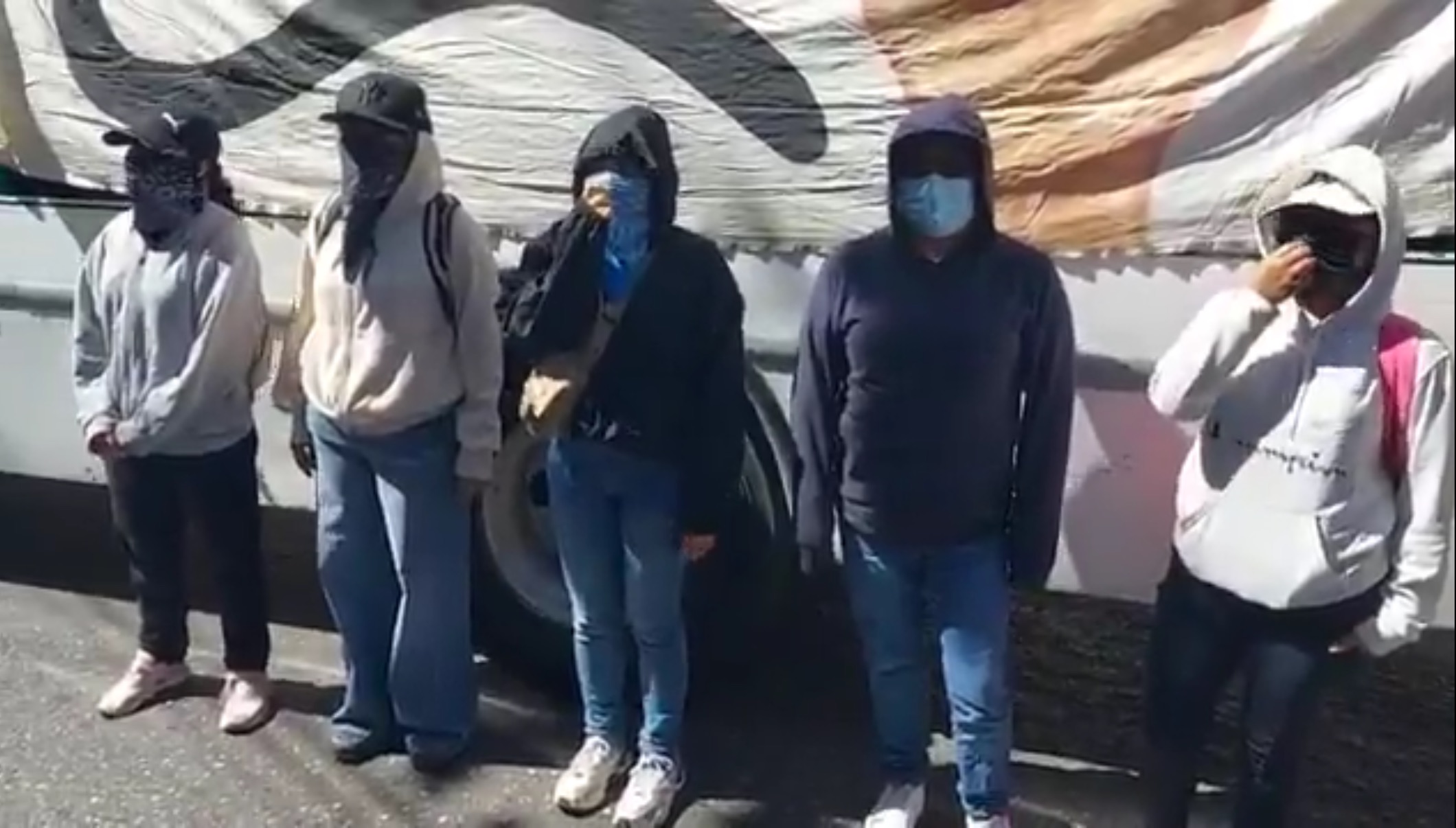 Por enésima ocasión, normalistas secuestran autobuses y bloquean calles en Oaxaca