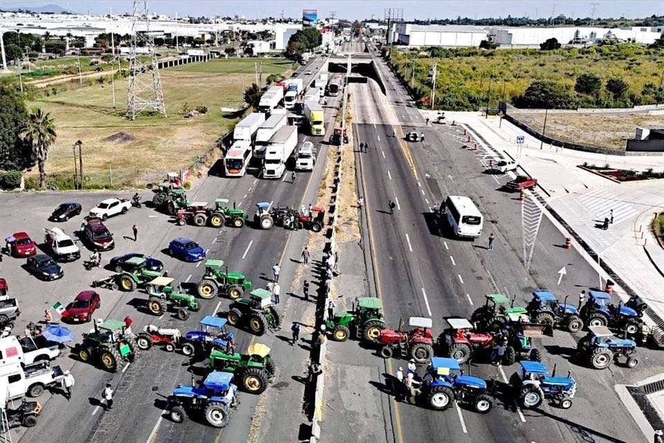 Agricultores amenazan con tomar aduanas fronterizas y mantienen bloqueos en 33 puntos carreteros