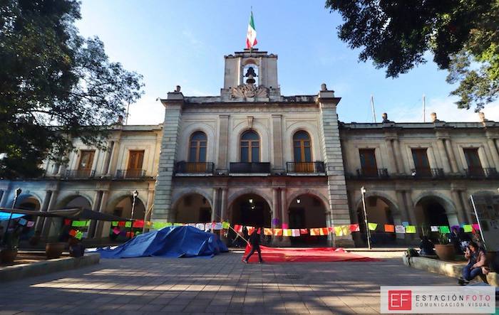 Magisterio indígena de Oaxaca inician plantón en el Zócalo por demandas laborales y administrativas