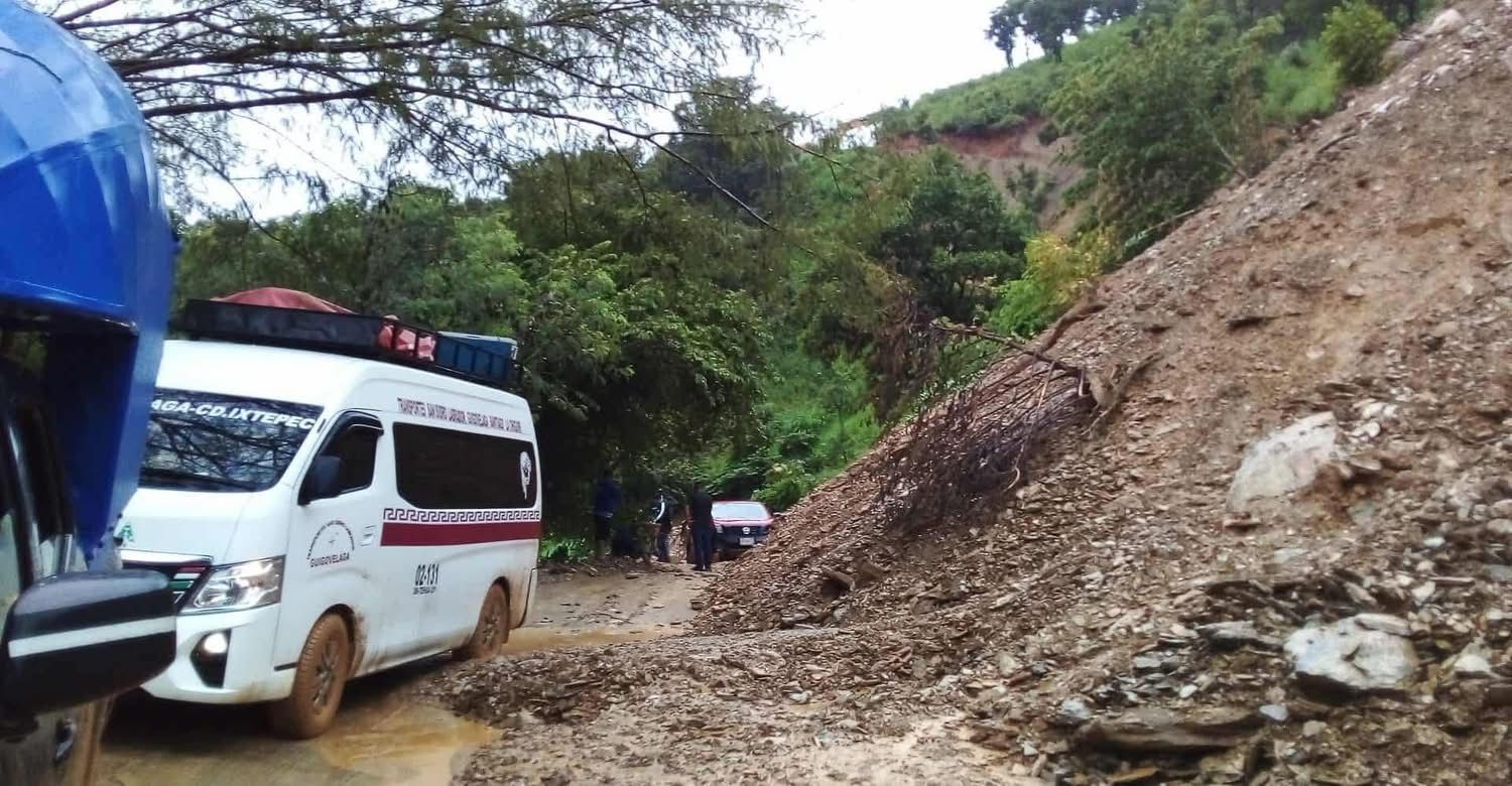 Deslaves, caída de árboles y suspensión de clases por lluvias en Oaxaca