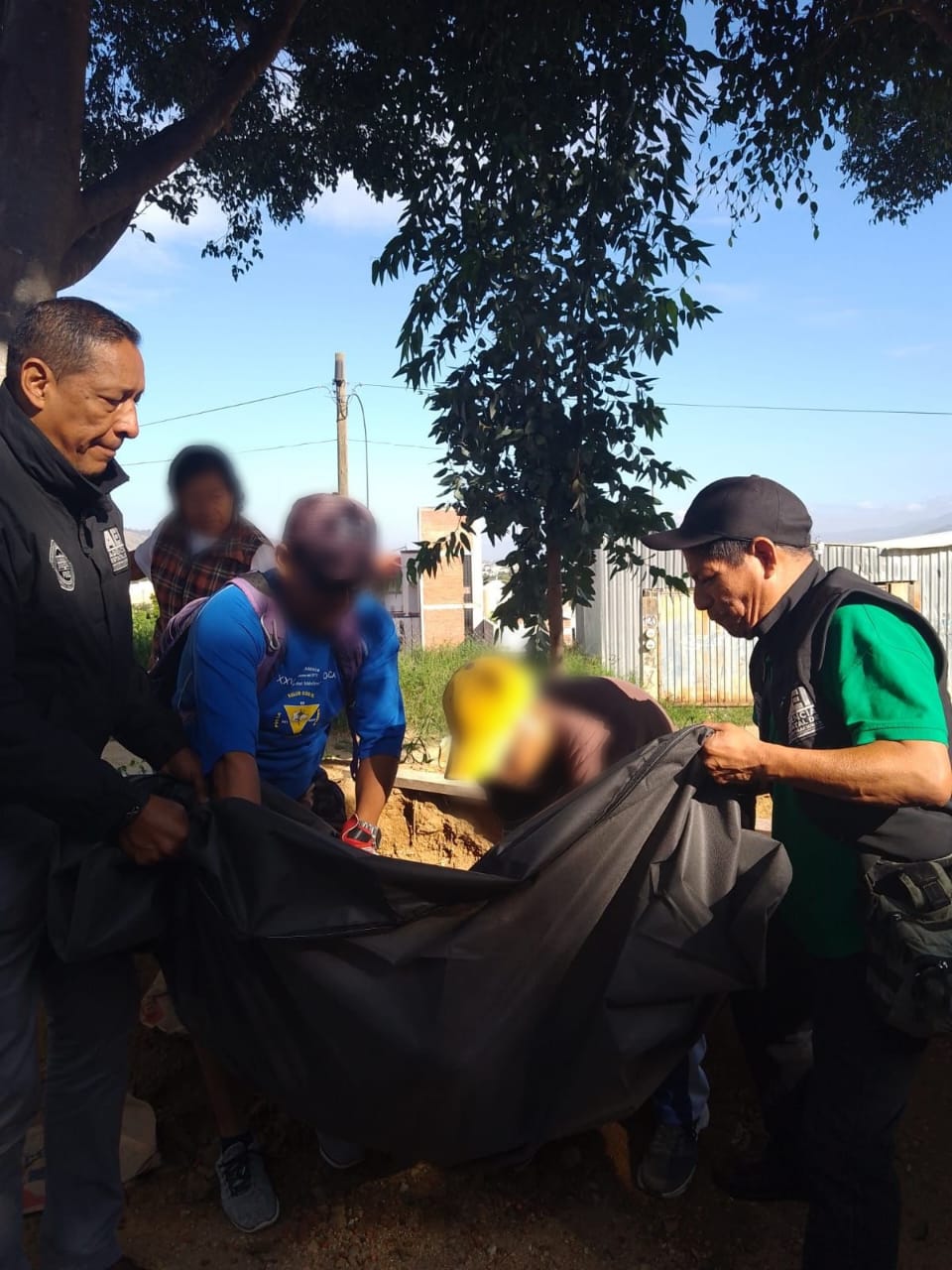 Fiscalía de Oaxaca despliega a Unidad de Rescate Animal para atender y bridar a tención a un caso de crueldad animal en los Valles Centrales